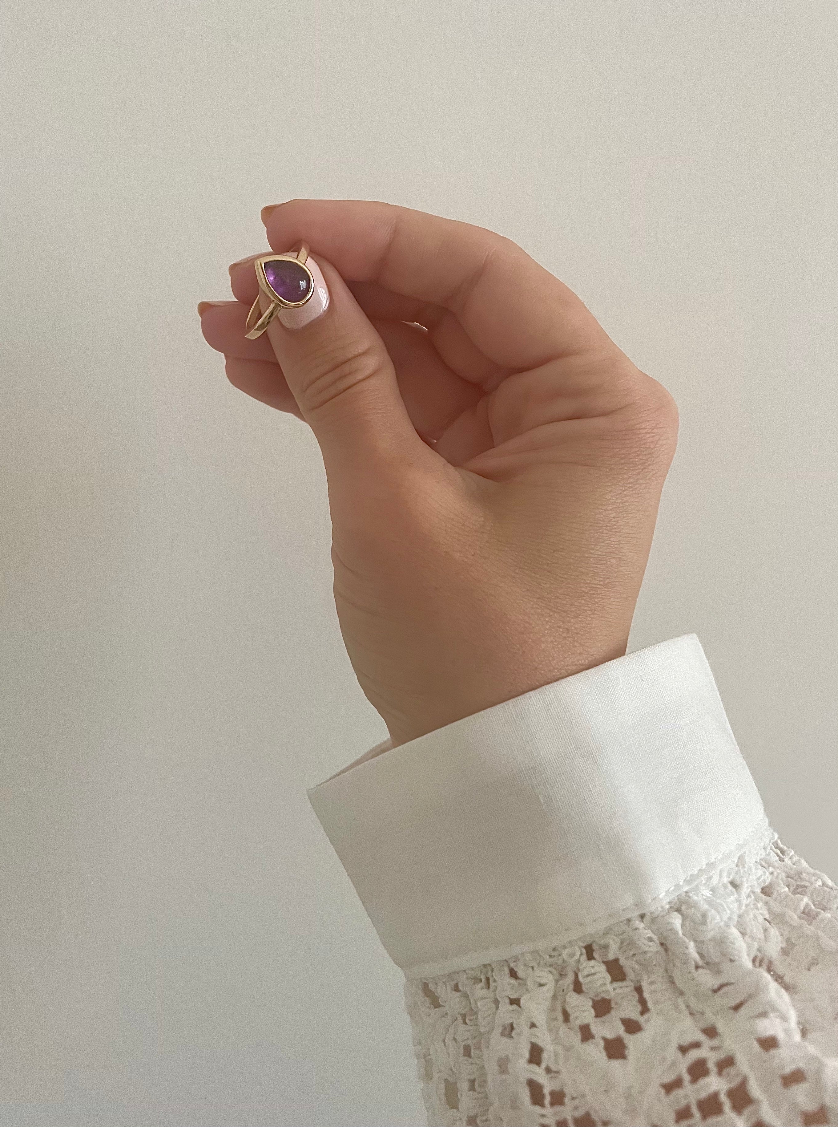 when the light hits the amethyst gemstone ring it's truly stunning
