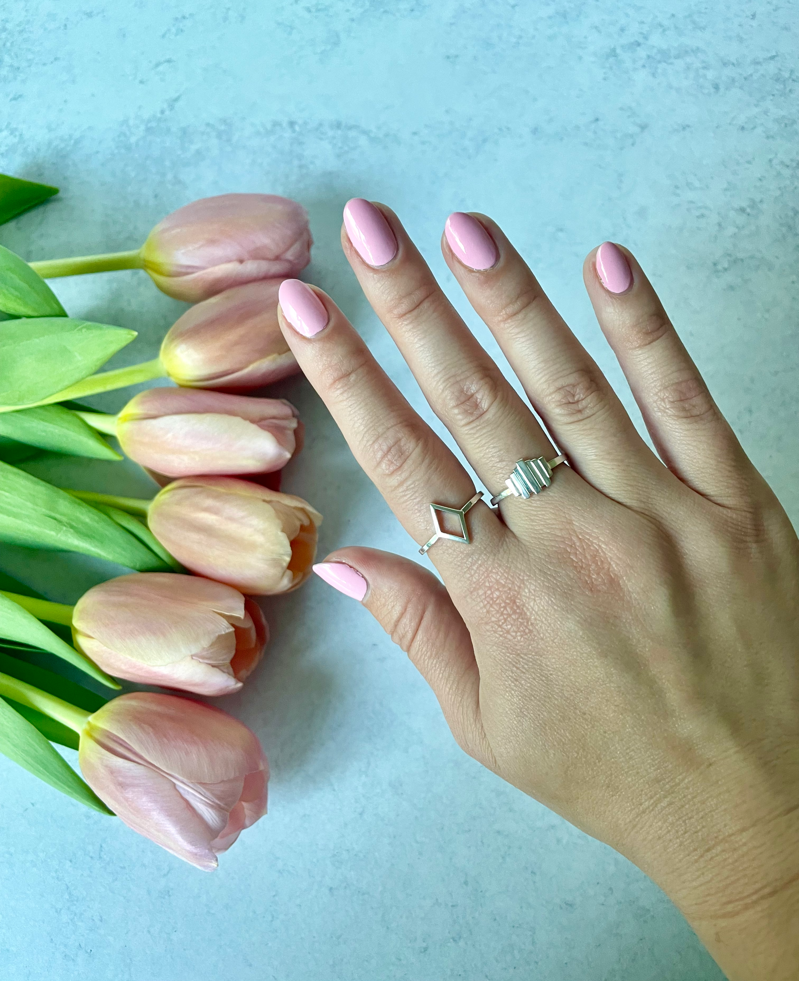 silver diamond outline ring