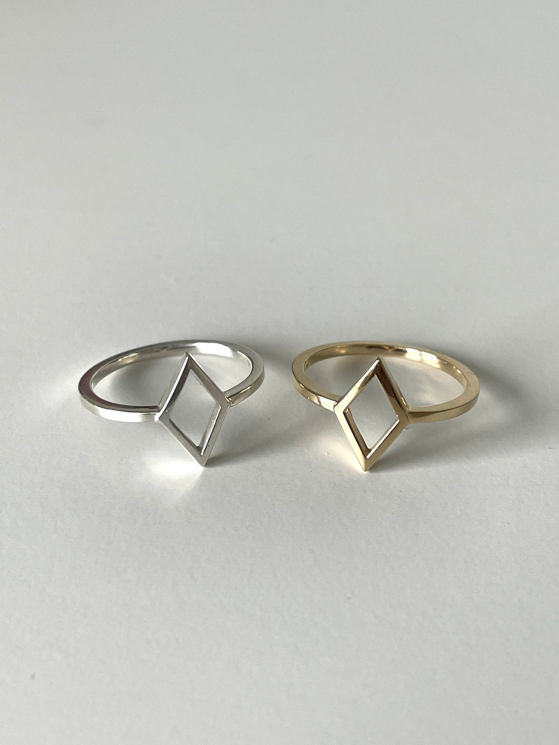 silver diamond outline ring