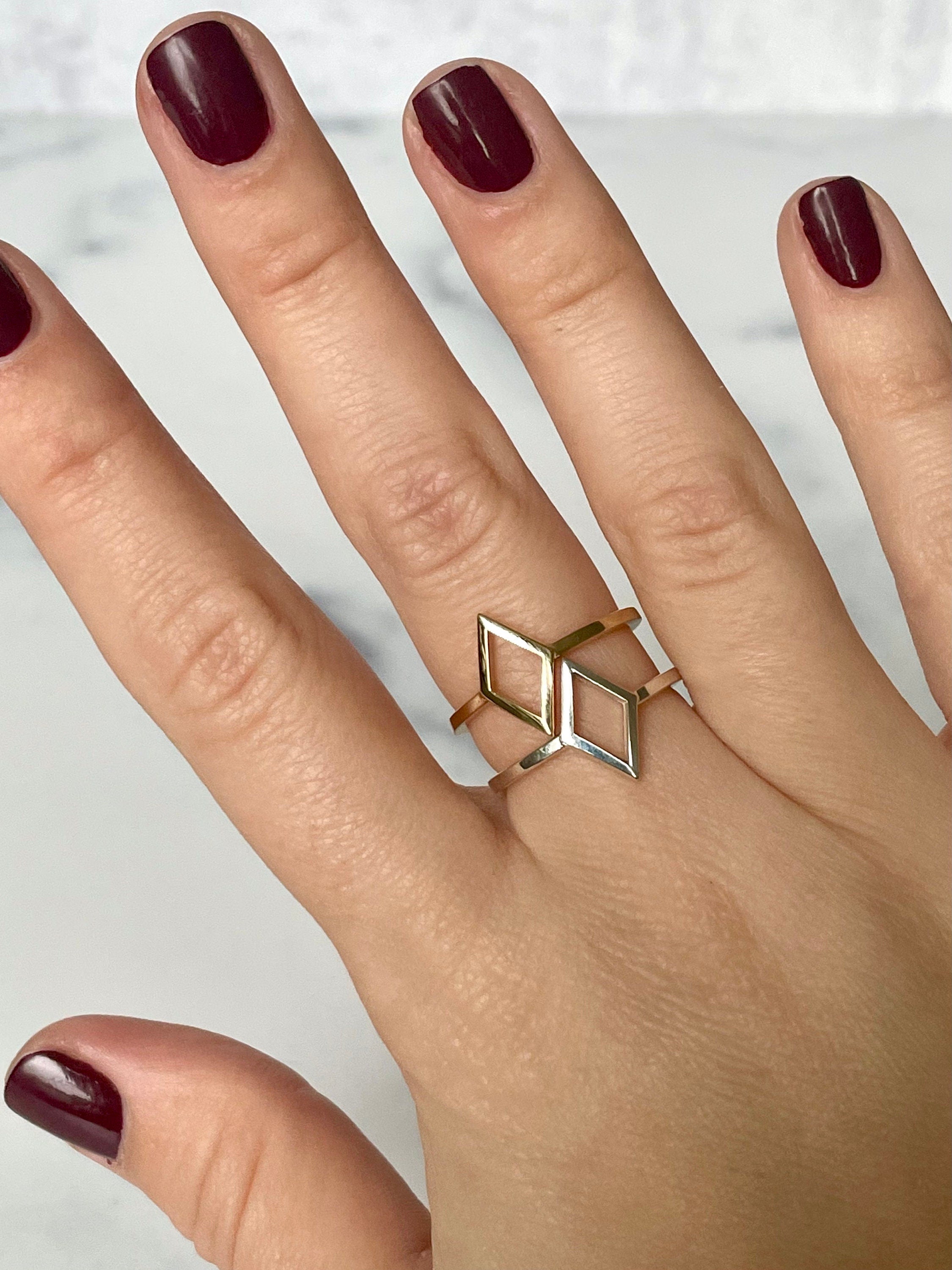 silver diamond outline ring