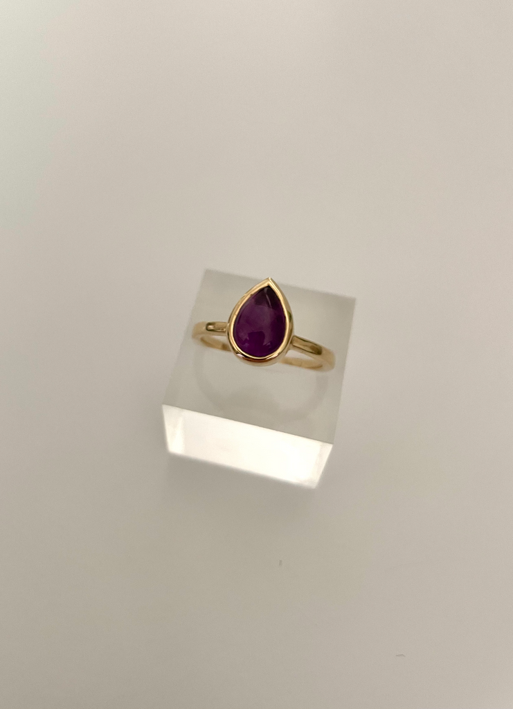pear-shaped stone ring - amethyst with 14k gold