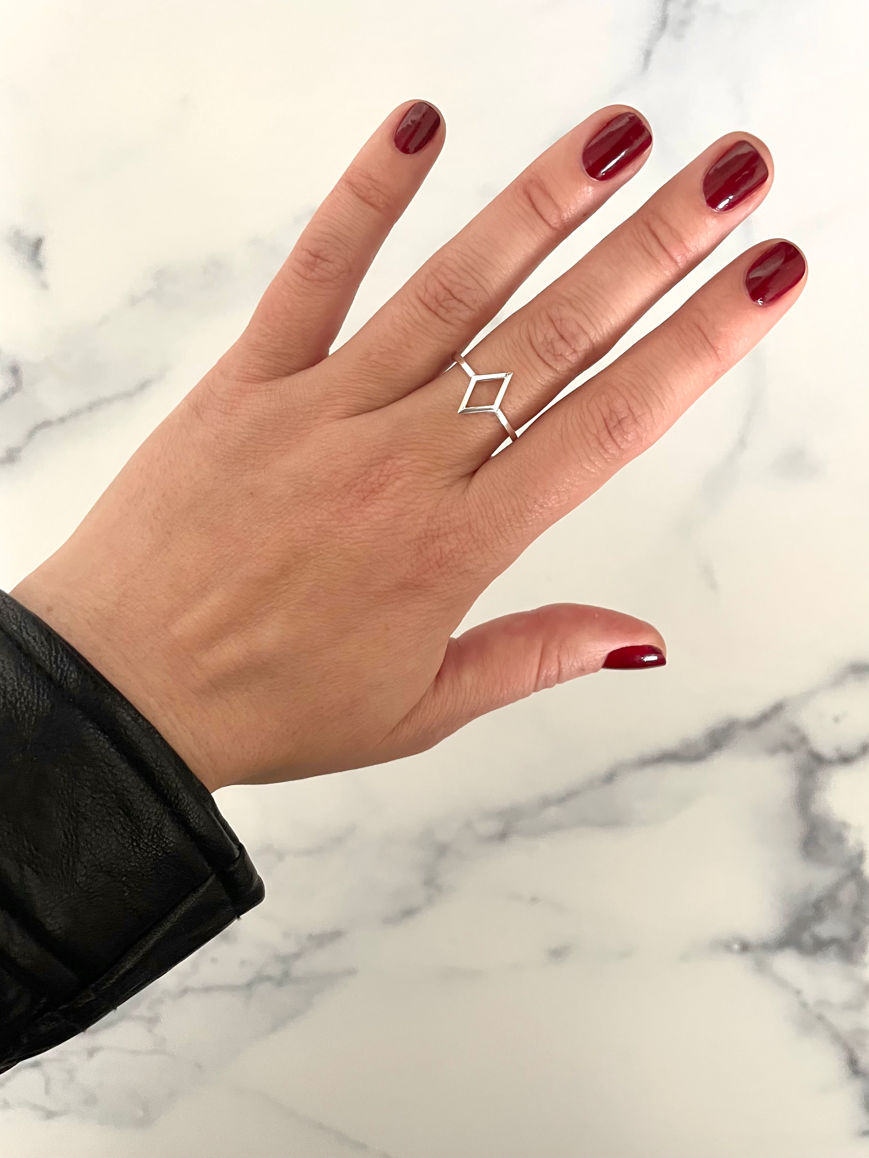 silver diamond outline ring